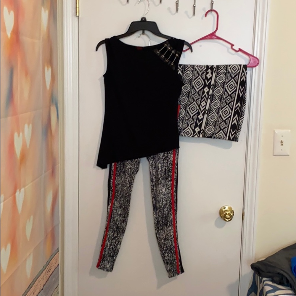 Combo shirt, skirt and leggings all size small